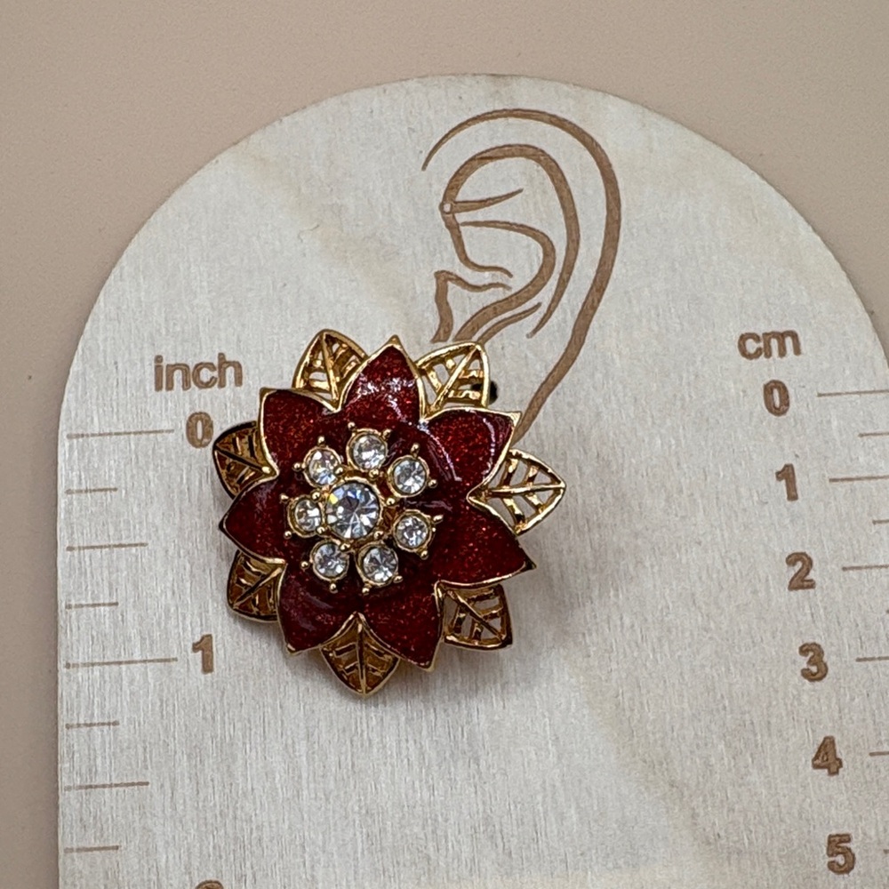 Vintage Avon Poinsettia Clip on Earrings - Picture 4 of 4